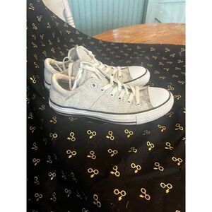 Converse women’s size 6 euro 36 grey and white shoes sneakers